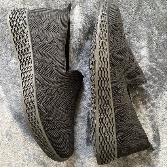 Black canvas slip-on’s - Picture 5 of 9